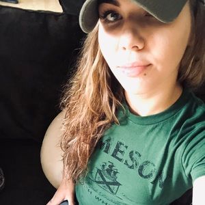 Meet your Posher, Larissa